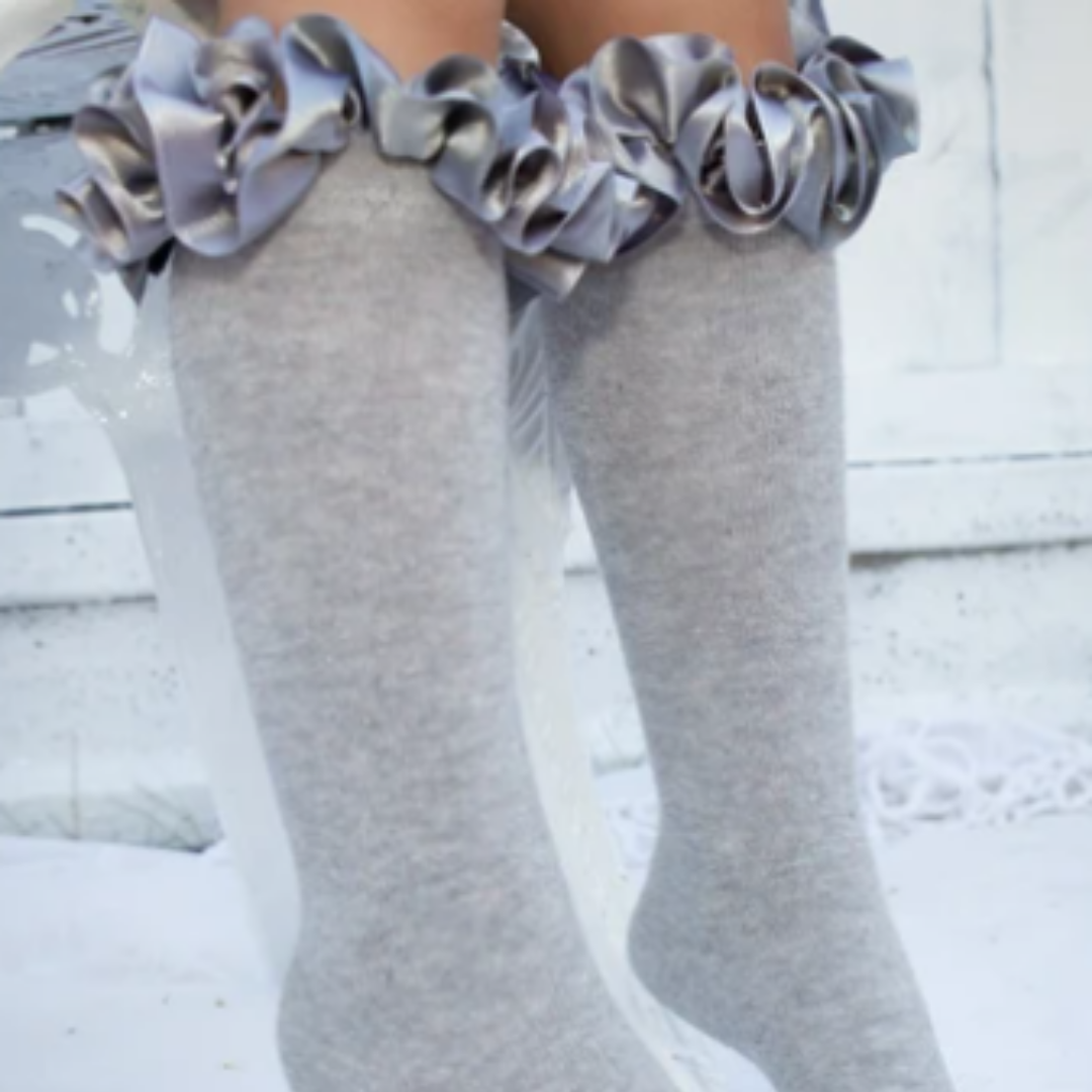 Caramelo Ruffle Knee High Socks in Grey
